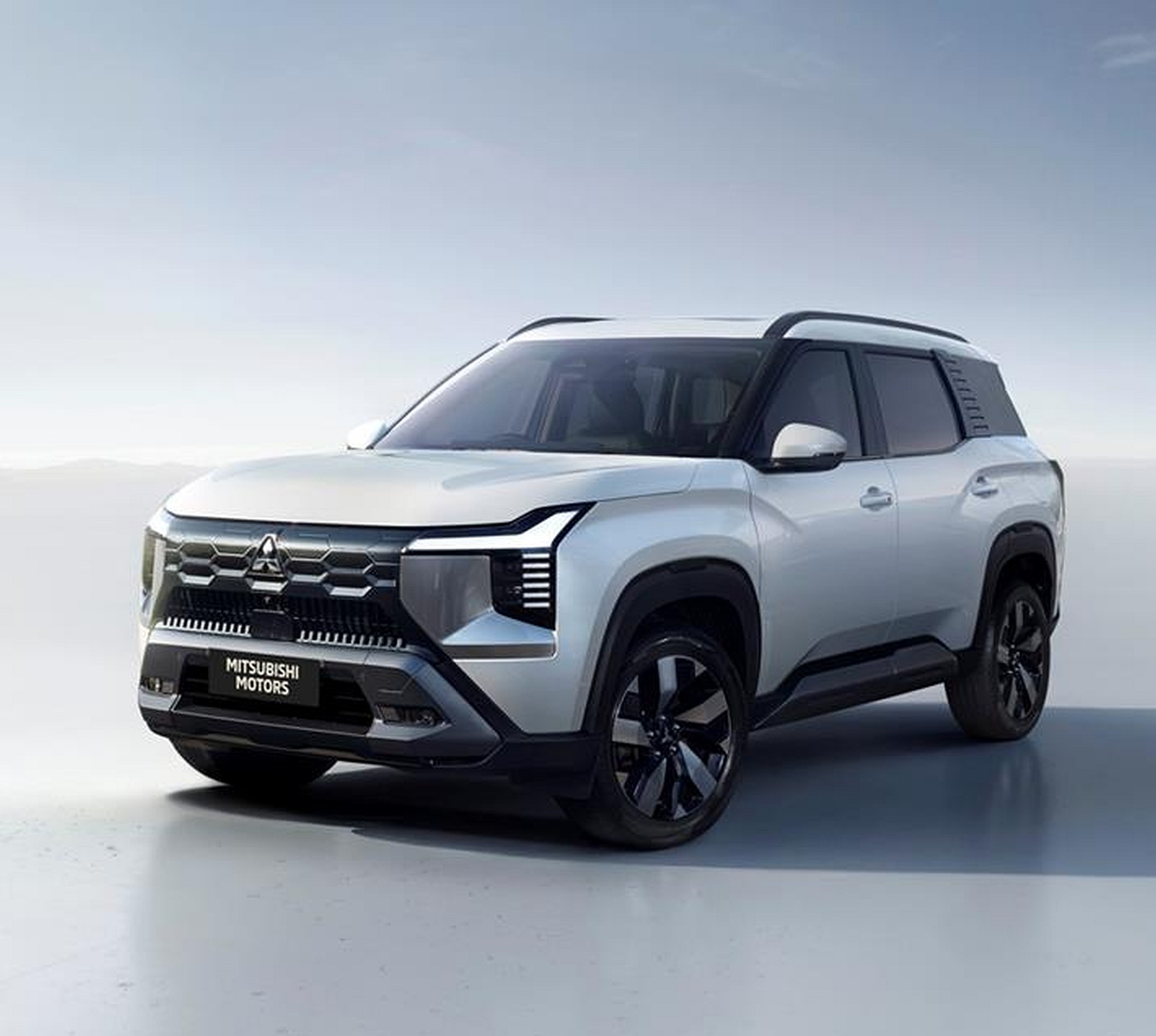 7-SEAT MITSUBISHI DESTINATOR CONFIRMED FOR MZANSI