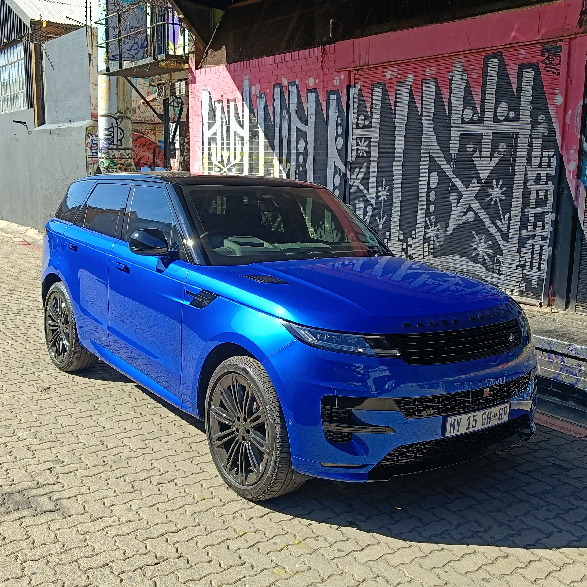 ON THE ROAD: RANGE ROVER SPORT D350
