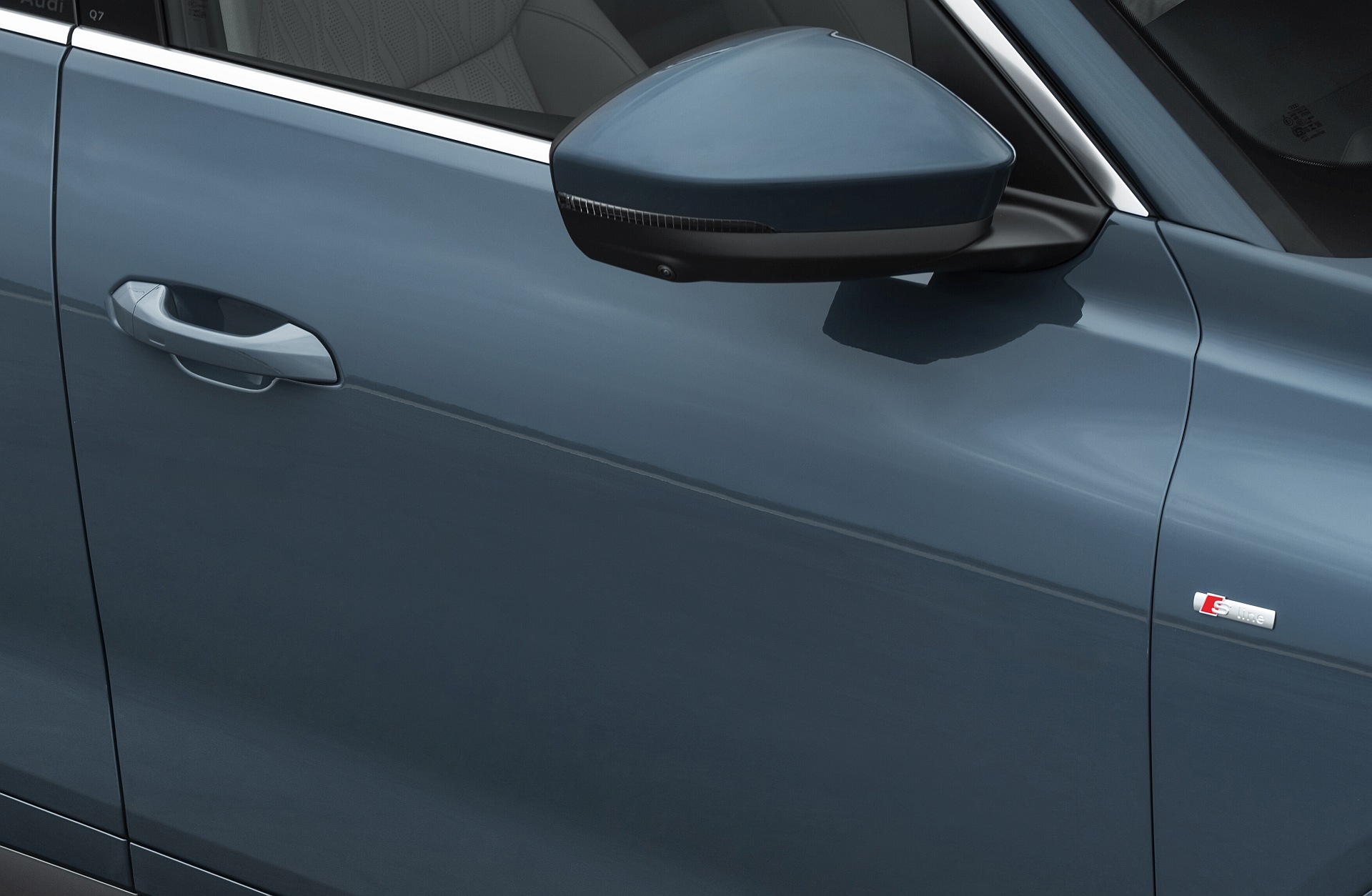 ALL-NEW AUDI Q7 TEASED